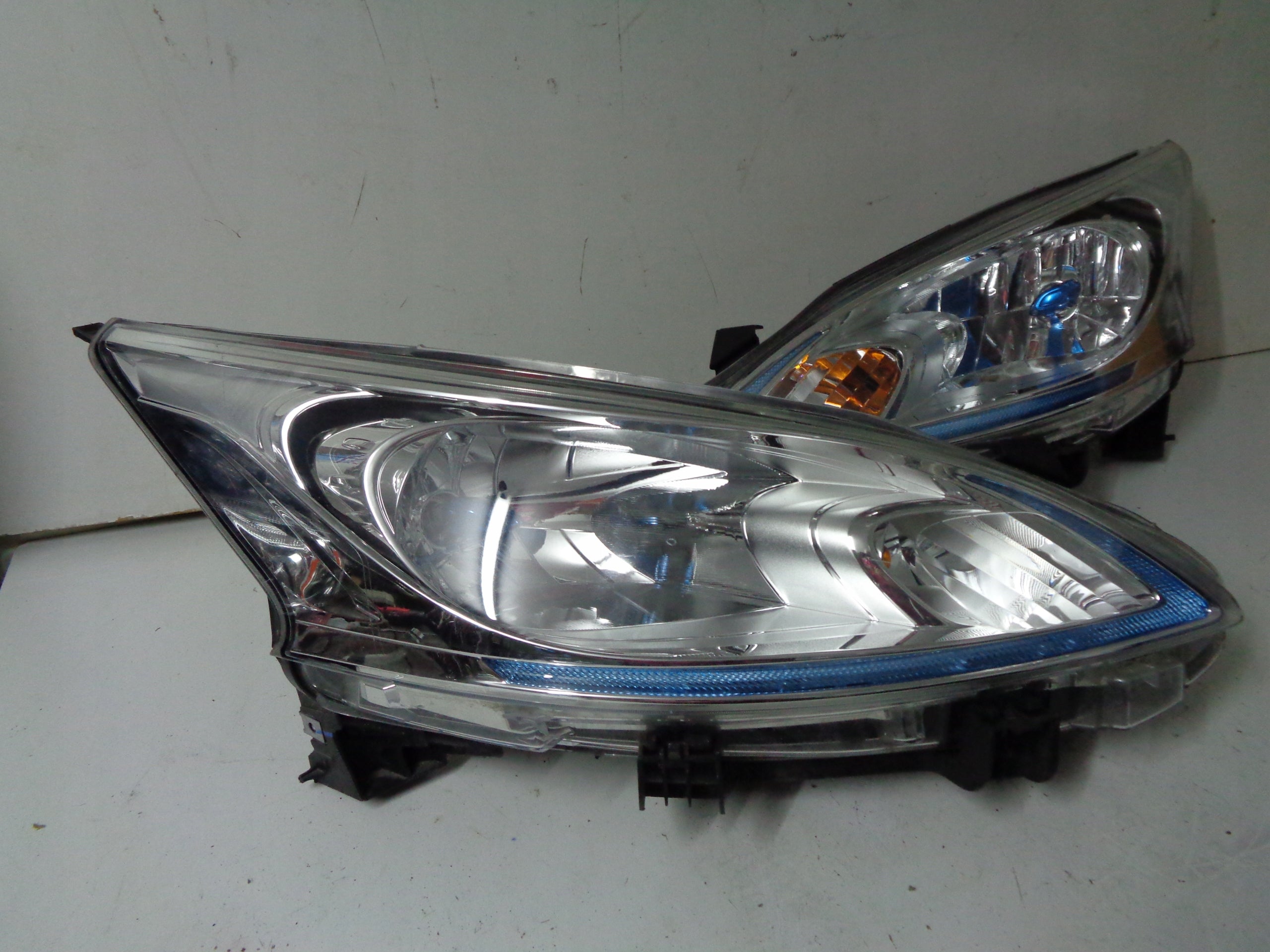 Frontscheinwerfer Nissan NV200 LED Links Original Scheinwerfer Headlight